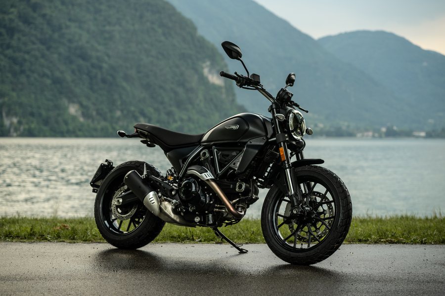 Scrambler Ducati Icon Dark parked by a lake